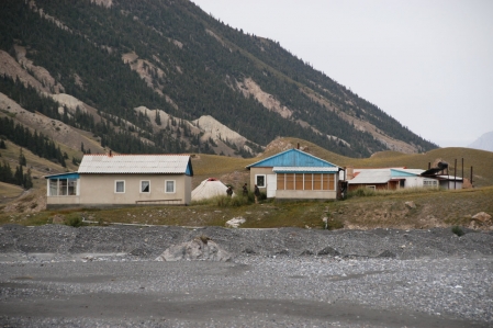 Engiltschek Gletscher - Fluss - Ort